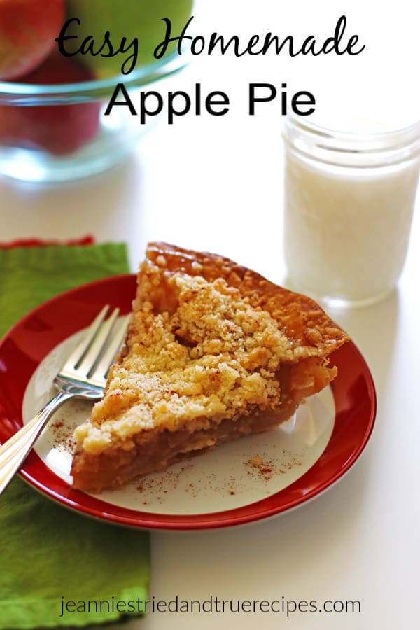 Easy Homemade Apple Pie with crumb topping makes the perfect fall dessert. It is a quick and easy recipe that is perfect for the holidays. #applerecipe #thanksgiving #dessert #easyapplepierecipe #holidaydessert #bestapplepie