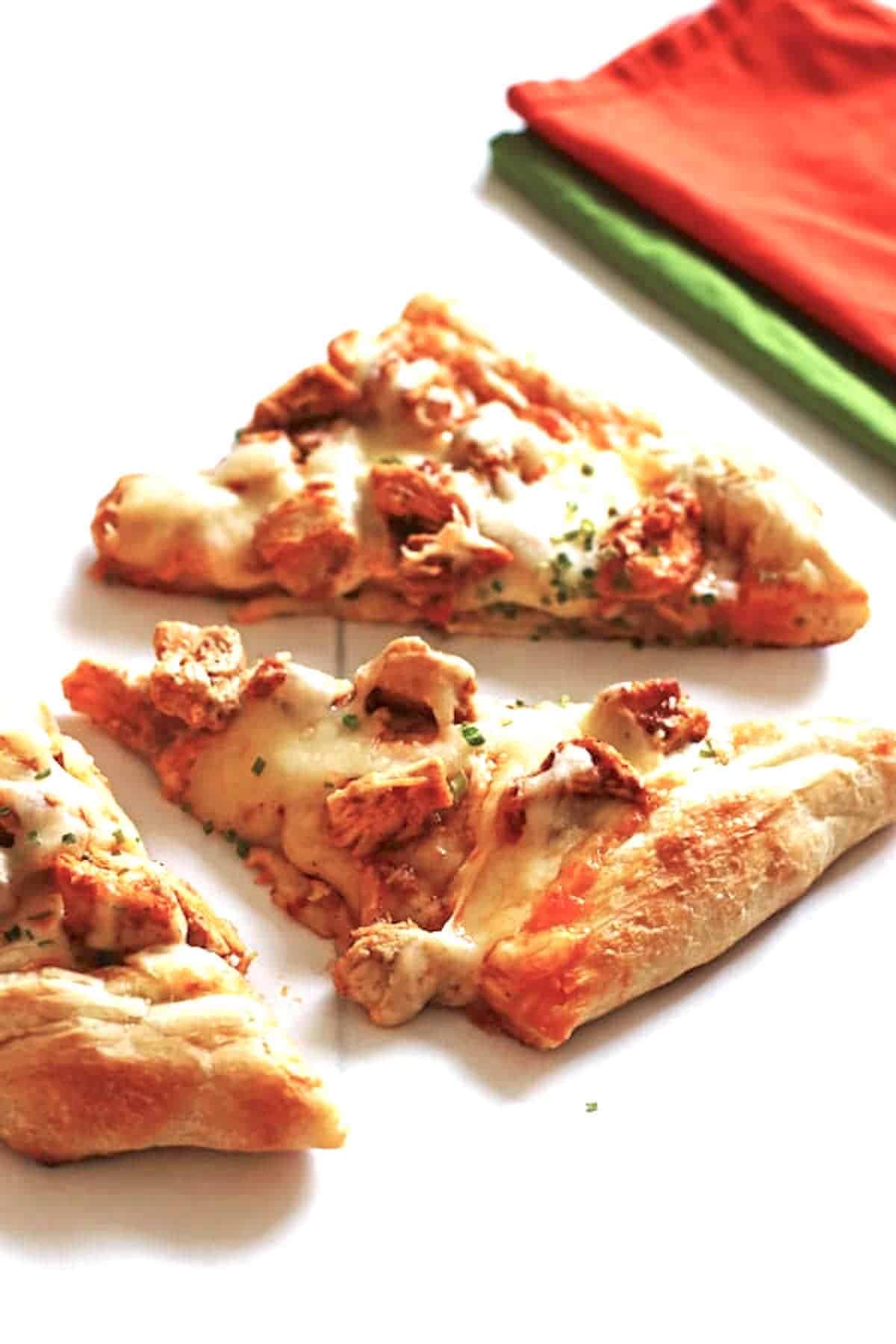 Buffalo Chicken Pizza {Homemade & Delish!} –